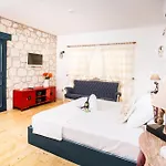Müptela Alaçatı Otel 3*